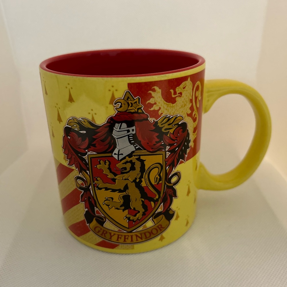 Warner Bros Harry Potter
Gryffindor House Crest Coffee
Mug Cup Ceramic